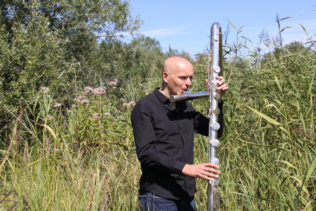 Tilman Dehnhardt spielt auf der Lichtklangnacht 2012 die Kontrabassquerflöte - sie ist eine individuelle Anfertigung