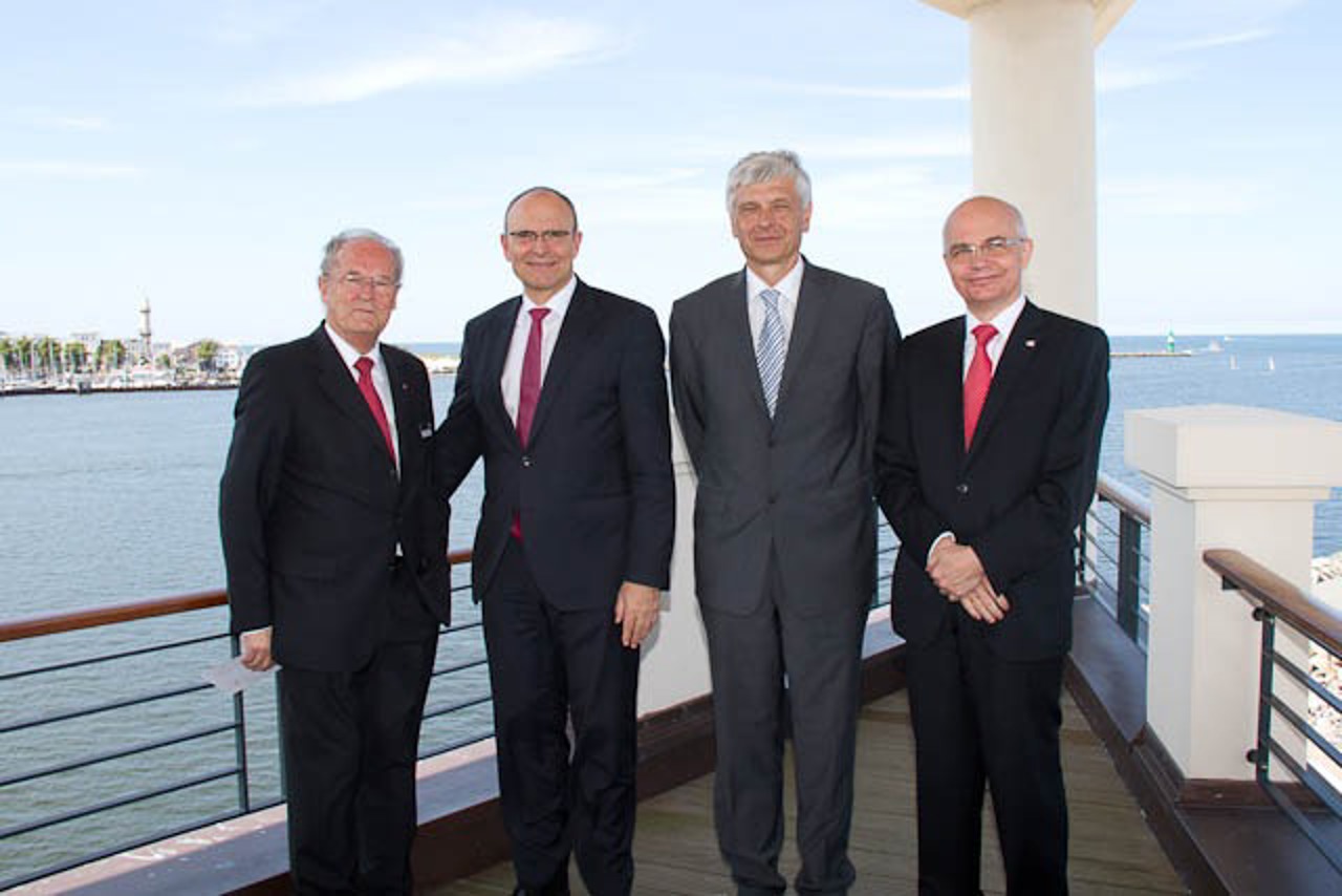 Kongresspräsident Horst Klinkmann, Erwin Sellering und Jacek Robak in der Yachthafenresidenz Hohe Düne