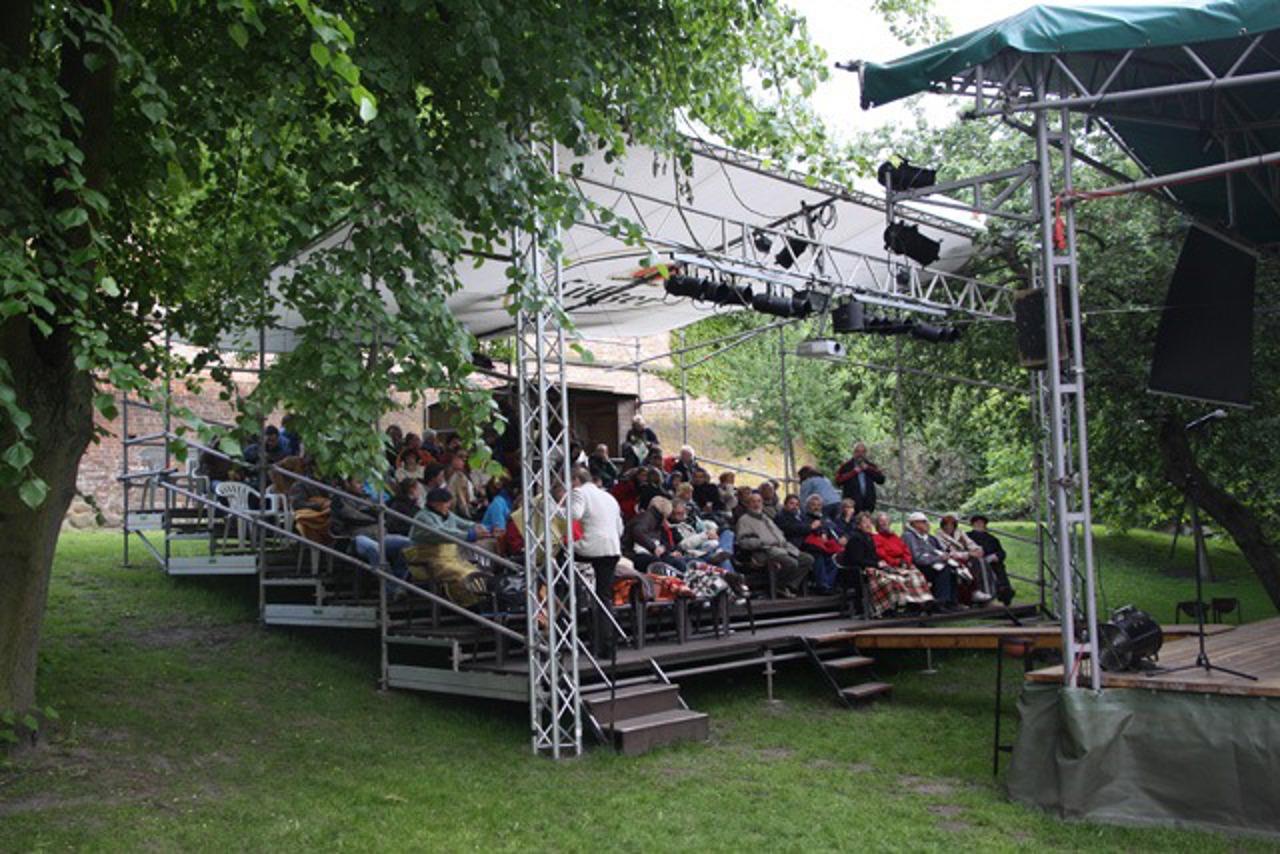 Freilufttheater im Klosterhof "Zum Heiligen Kreuz"