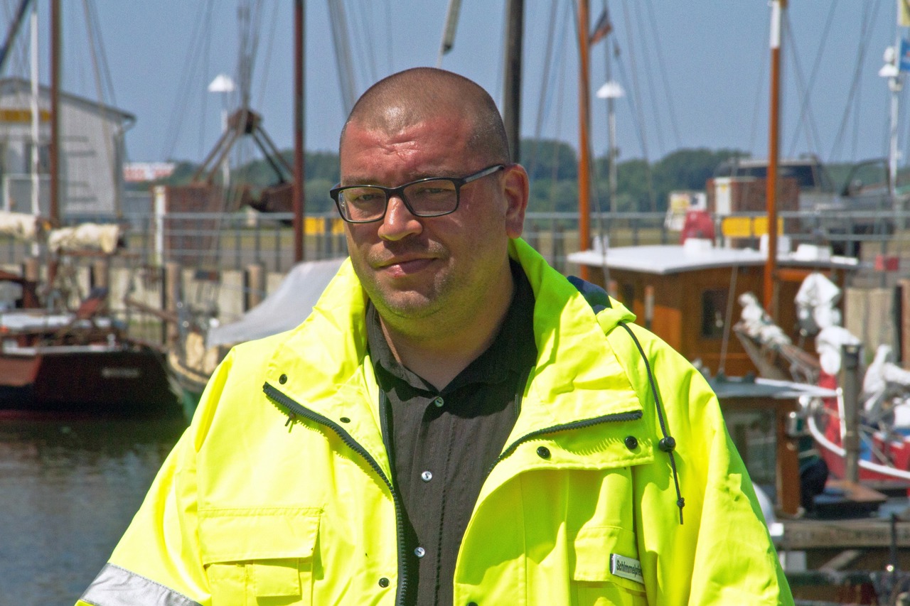Wolfgang Schimmelpfennig, der neue Hafenvogt, soll im Stadthafen Rostock für Ordnung sorgen