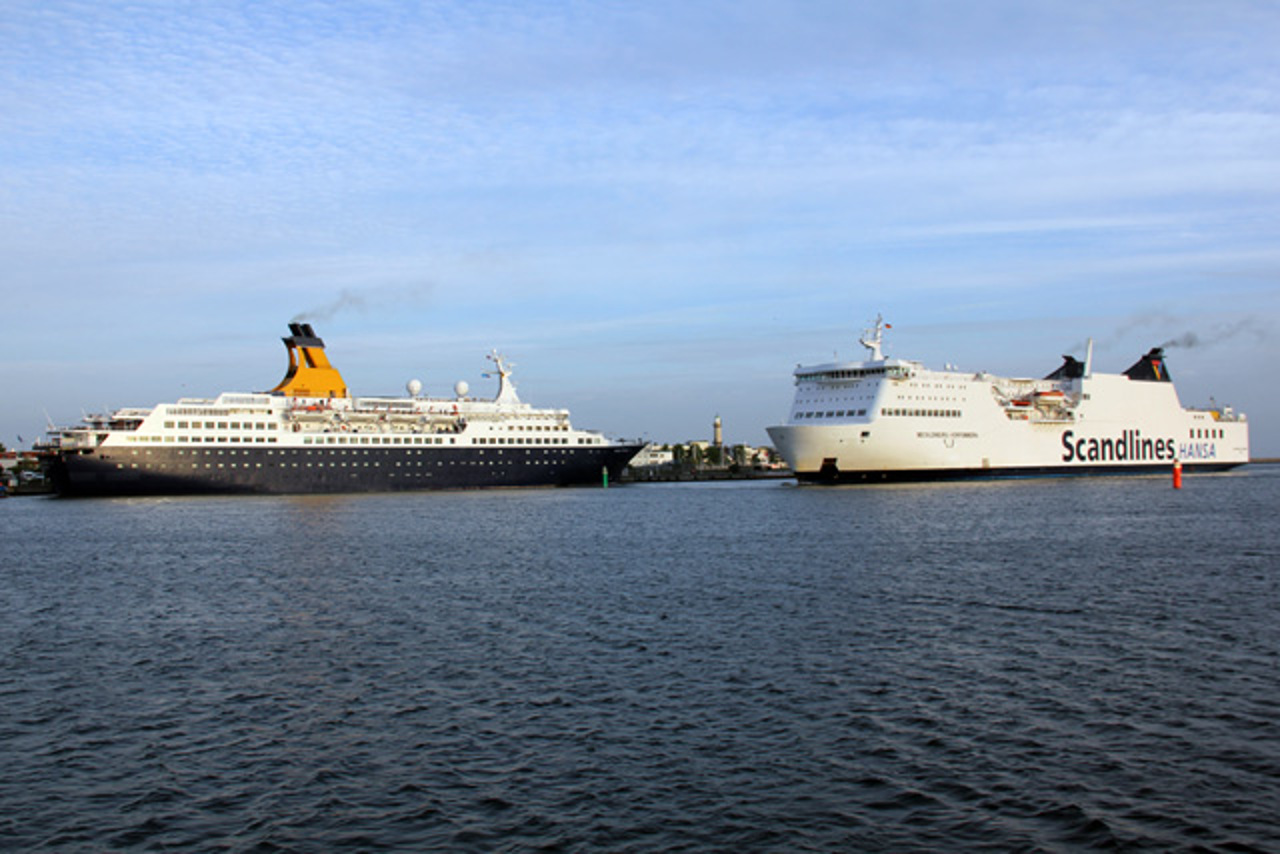 Saga Pearl II mit der Scandlines-Fähre Mecklenburg-Vorpommern