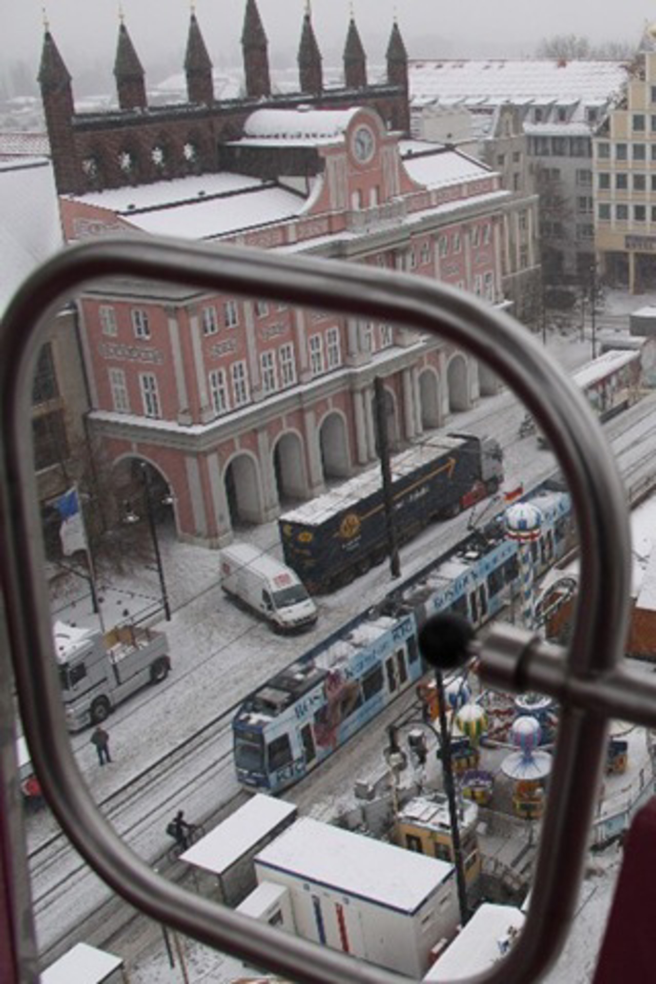 Rostocker Weihnachtsmarkt vom Riesenrad aus