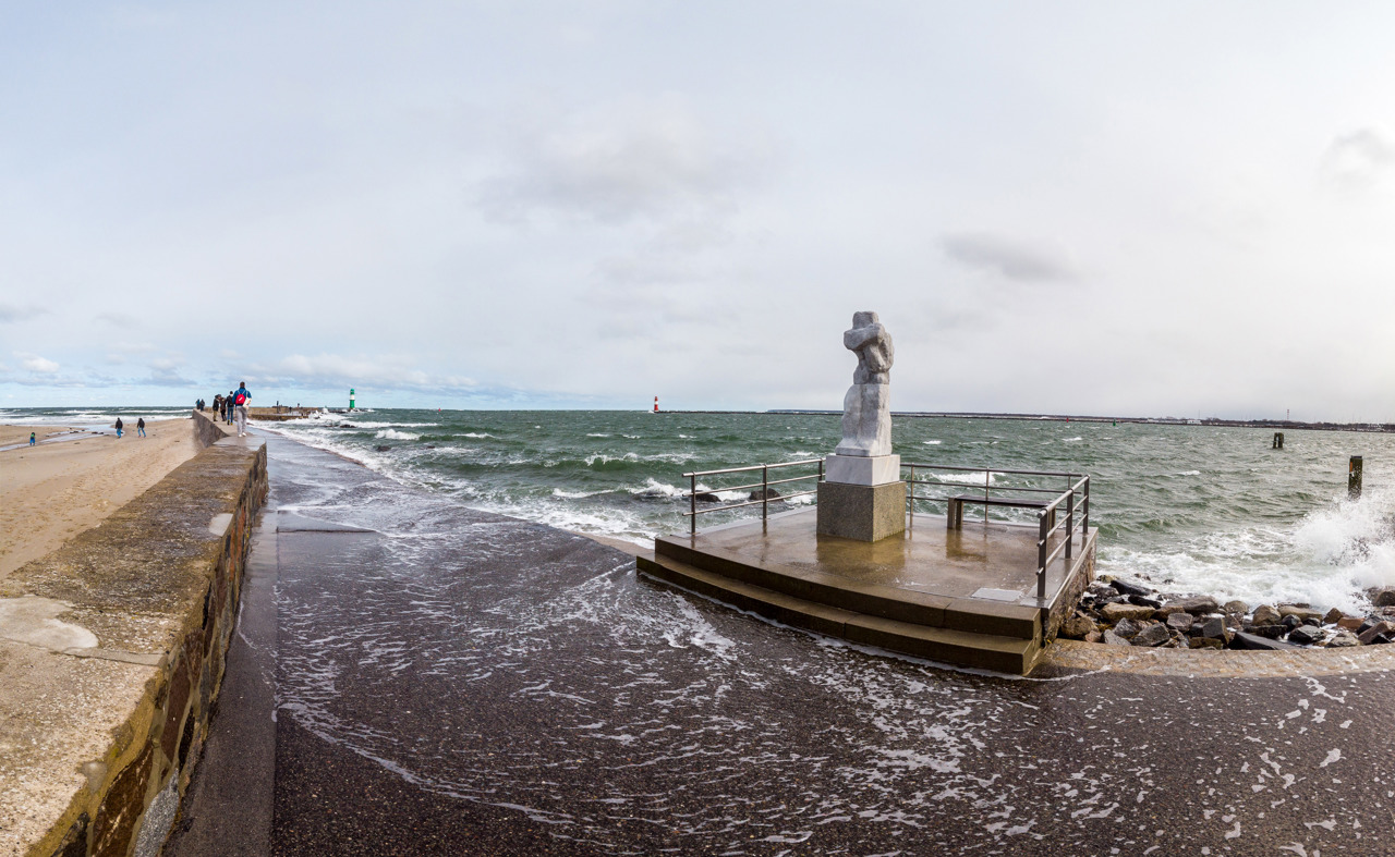 Sturmflut in Warnemünde - Hochwasser an der Westmole