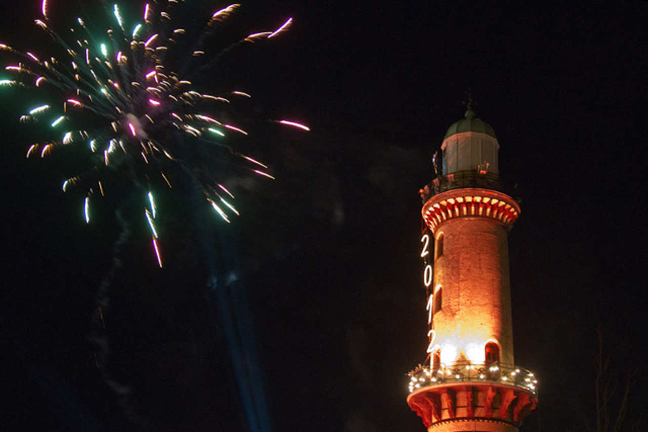 Mit der leuchtenden Jahreszahl endete Leuchtturm in Flammen 2012