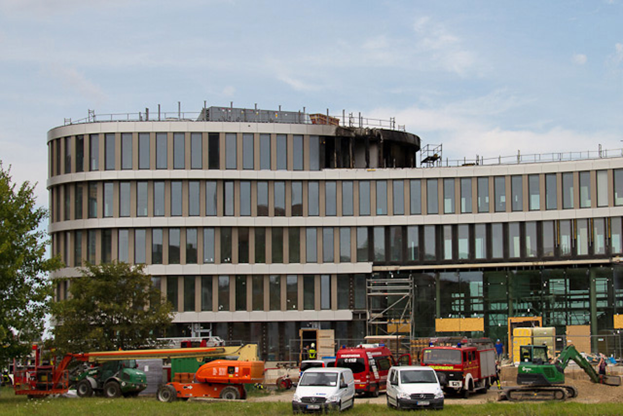 Brand am Aida-Neubau auf der Holzhalbinsel