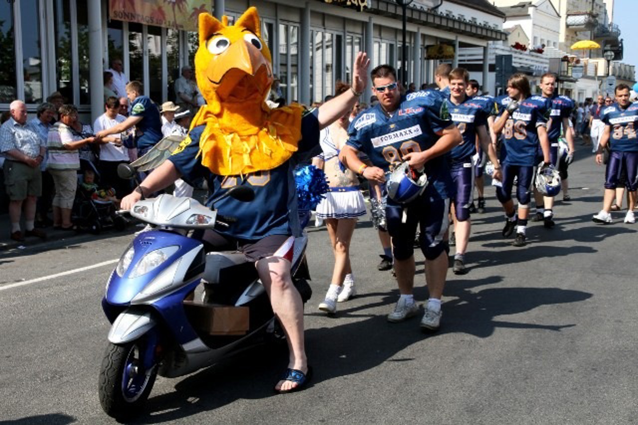 Football-Team Rostock Griffins - Niege Ümgang