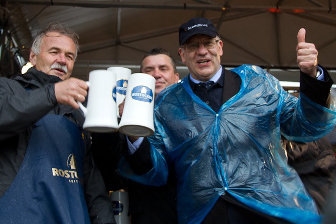 Jürgen Seidel und Roland Methling eröffnen die 74. Warnemünder Woche 2011