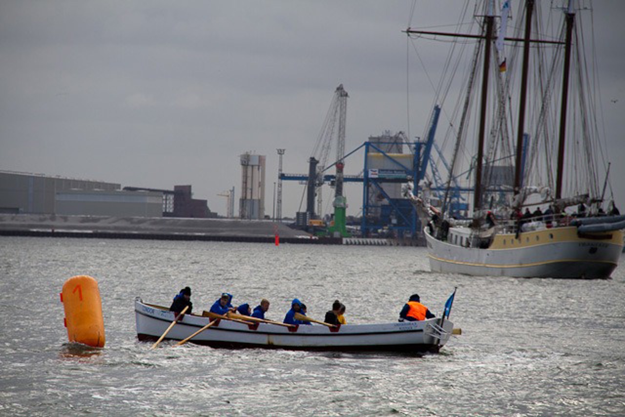 Zweitakter beim Kutterpullen in Warnemünde