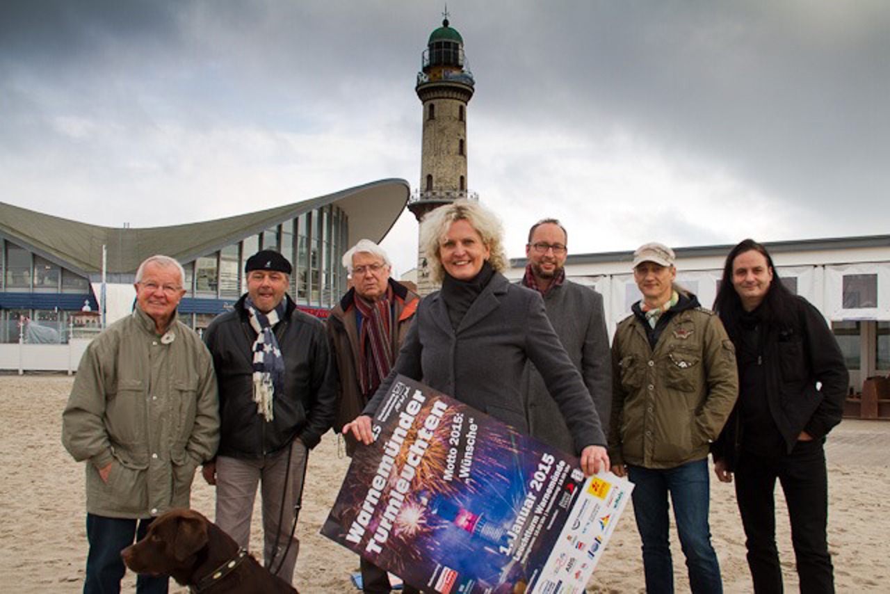 Organisatoren und Künstler des Warnemünder Turmleuchten 2015