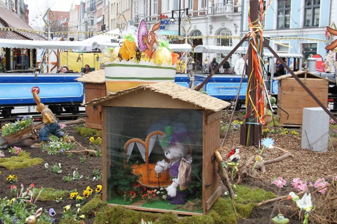 Der Osterhase bei der Arbeit