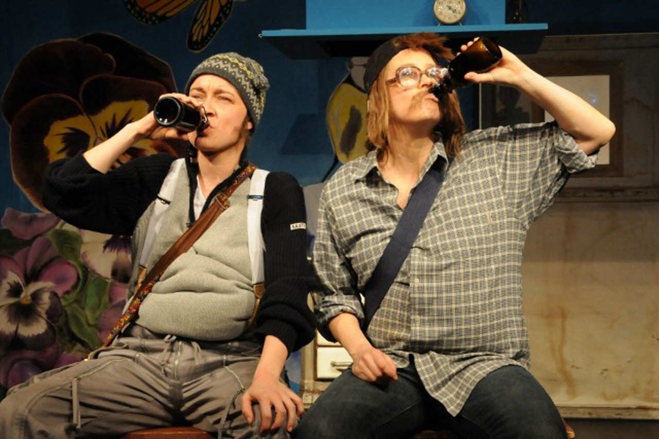 Caroline Erdmann und Sonja Hilberger in „Das Ende vom Anfang“ am Volkstheater Rostock