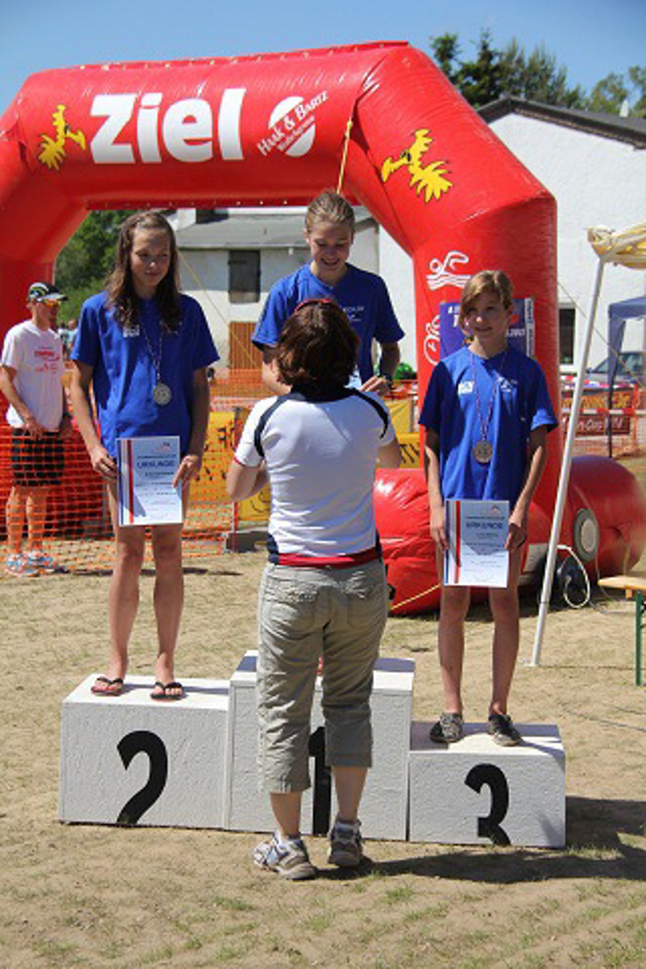 Triathlon in Papendorf 2011 - Siegerinnen der A-Schüler: Antonia Pielsch, Lena Meißner und Livia Böhrs  (v.l.n.r.)