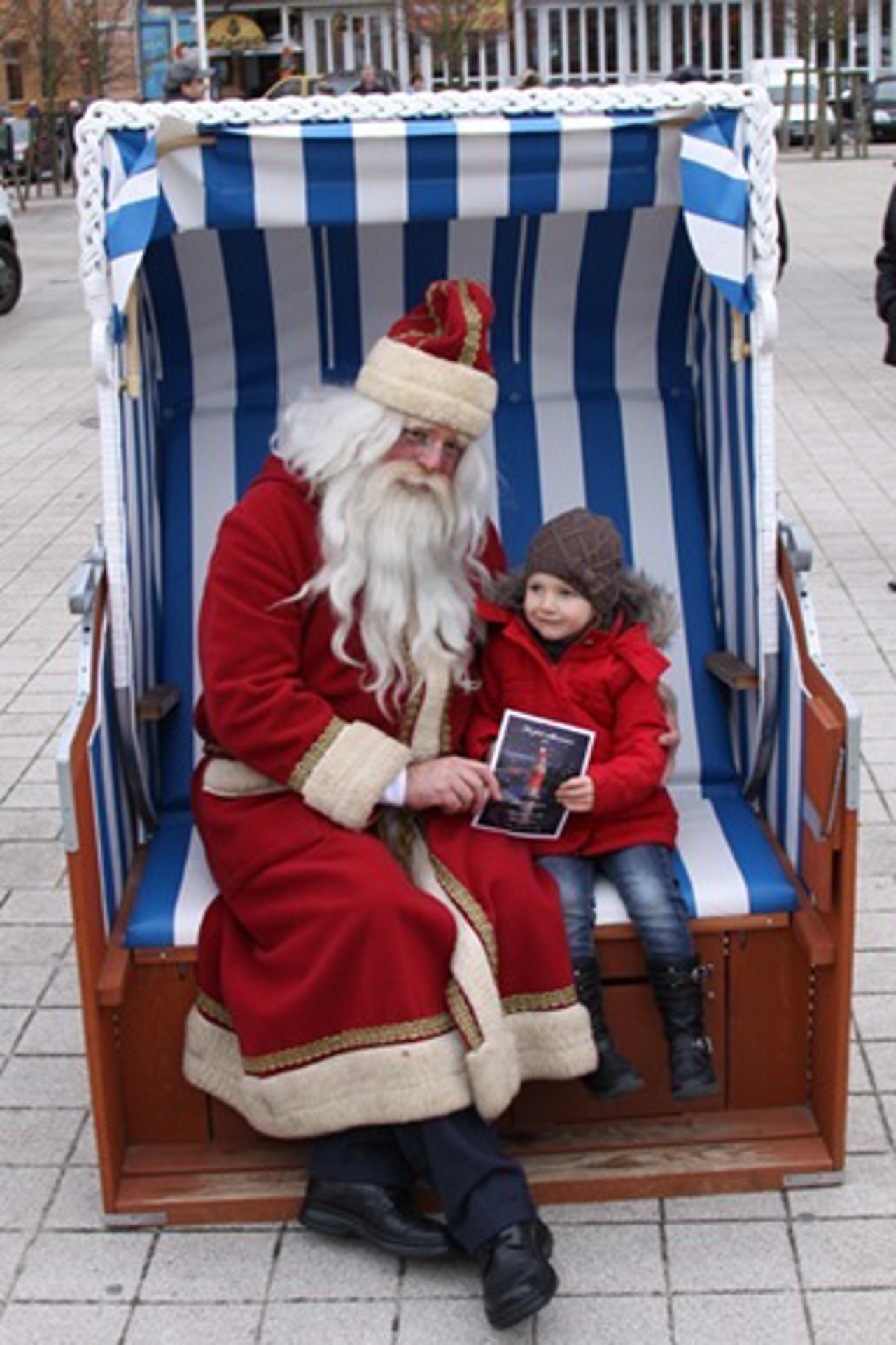 Der Weihnachtsmann empfing im Strandkorb - 1. Advent am Leuchtturm Warnemünde