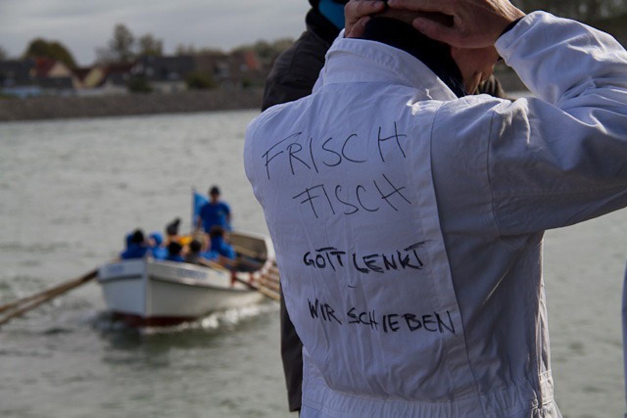 Frischfisch Team beim Kutterpullen in Warnemünde