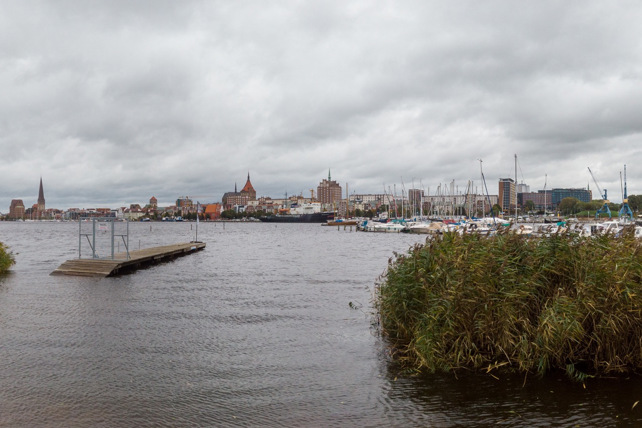 Hochwasser am Warnow-Ufer von Rostock-Gehlsdorf