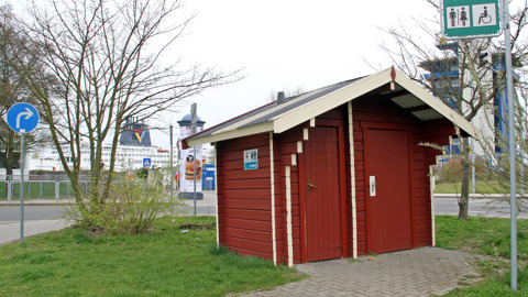 Die Trockentoilette am Fähranleger Hohe Düne soll durch ein modernes WC ersetzt werden