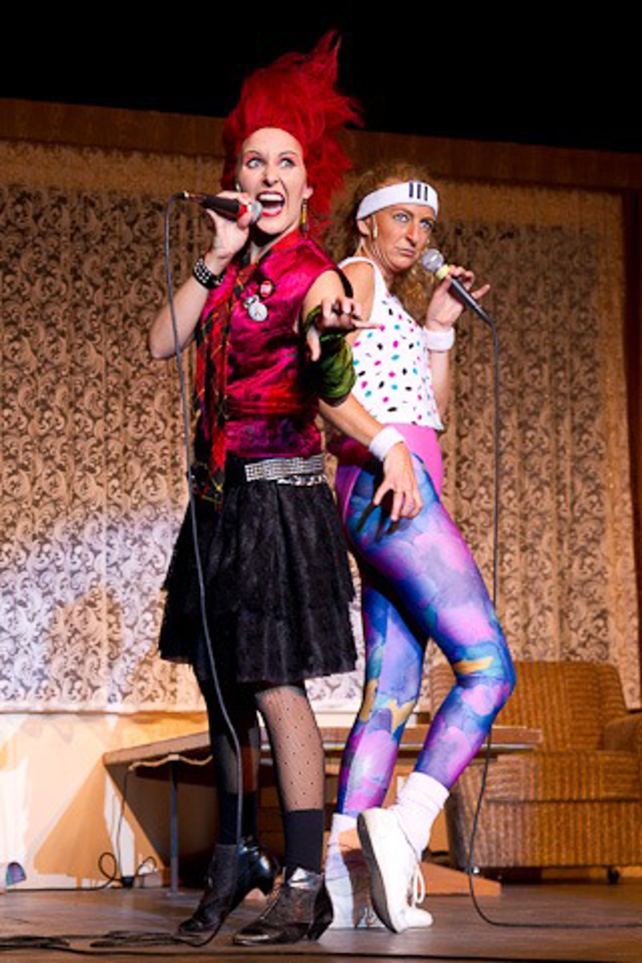 Jenny Maria Meyer als Petra und Sarah Kattih als Gisela Wöhlermann