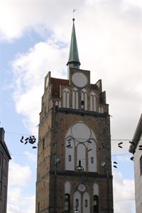 Baumelnde Schuhe vorm Kröpeliner Tor in Rostock Baumelnde Schuhe vorm Kröpeliner Tor in Rostock