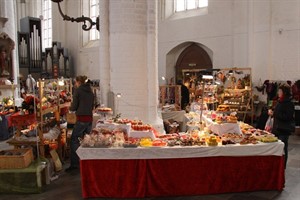 Nikolaikirche Rostock: Aussteller auf dem Kunsthandwerkermarkt 2009