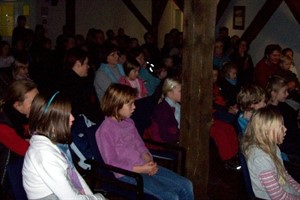 Begeisterte Kinder beim Puppentheater in Warnemünde Begeisterte Kinder beim Puppentheater in Warnemünde