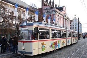 Nostalgiebahn beim Rostocker Weihnachtsmarkt 2009