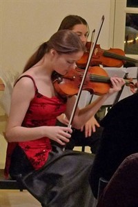 Musikalische Untermalung bei der Eröffnung der Galerie „wolkenbank“ Musikalische Untermalung bei der Eröffnung der Galerie „wolkenbank“