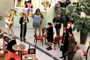 Umzug der Kapelle zur Eröffnung des Spiellustfestivals Umzug der Kapelle zur Eröffnung des Spiellustfestivals