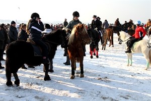 Ponyreiter beim 1. Warnemünder Wintervergnügen