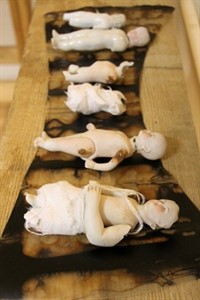 Alte Porzellanpuppen werden zu Kunst Alte Porzellanpuppen werden zu Kunst