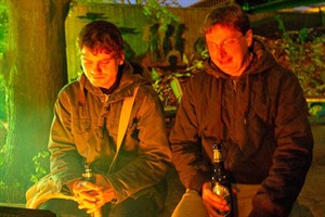 Björn Kern und Volker H. Altwasser im Garten des Peter-Weiss-Hauses Björn Kern und Volker H. Altwasser im Garten des Peter-Weiss-Hauses