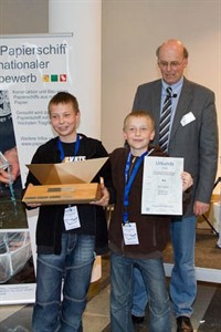 Kai und Sten Neumann - Sieger beim 14. Internationalen Papierschiff Wettbewerb