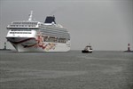 Norwegian Sun, Einfahrt nach Warnemünde