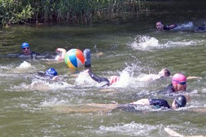 Schwimmer beim Papendorfer Triathlon