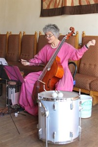 Eva Weiss mit der Gambe Eva Weiss mit der Gambe