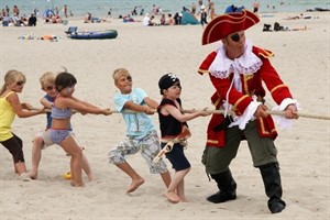Captain Ole hilft beim Tauziehen Captain Ole hilft beim Tauziehen