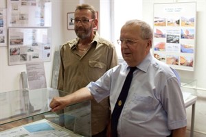 Achim Schröder (ehemaliger Kapitän der Undine) und Egon Wirth