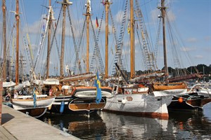 Hanse Sail Rostock 2010: Erste Segelschiffe im Stadthafen