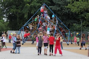 Kletterpyramide, John-Brinckmnn-Schule Kletterpyramide, John-Brinckmnn-Schule