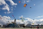 20. Drachenfest beim 17. Stromfest in Warnemünde