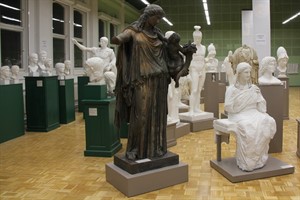 Skulpturen der Griechen und Römer im Heinrich Schliemann-Institut für Altertumswissenschaften Skulpturen der Griechen und Römer im Heinrich Schliemann-Institut für Altertumswissenschaften