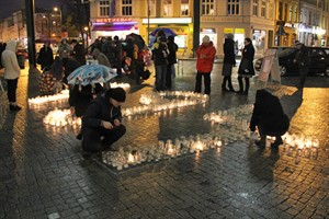 Aktion "Ein Licht für jede Frau" auf dem Doberaner Platz