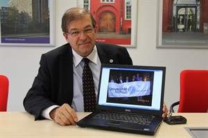 Rektor der Universität Rostock zeigt Bilder von seinem Besuch in Huntsville/Alabama Rektor der Universität Rostock zeigt Bilder von seinem Besuch in Huntsville/Alabama