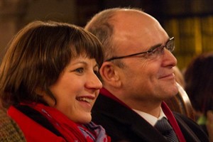 Britta Baum und Erwin Sellering im Publikum des Weihnachtschorkonzerts in der Heiligen-Geist-Kirche