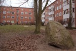 Eine Gedenktafel für sozialen Wohnungsbau in Rostock