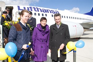 Dr. Alexis Graf von Hoensbroech, Bürgermeisterin von Laage Ilka Lochner-Borst und Staatssekretär Sebastian Schröder