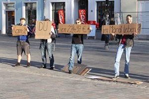 Informationsaktion auf dem Uniplatz der Initiative Satower Straße