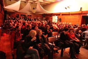 Das Publikum im Peter-Weiss-Haus vor der Lesung