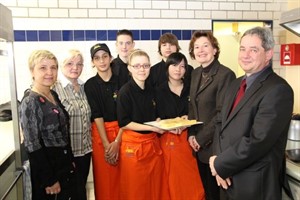 Berit Kunz, Giesela Krüger, Rony Autrum, Florian Dewor, Josepha Zahn, Huong Lai vu Quynh und Toni Sahr