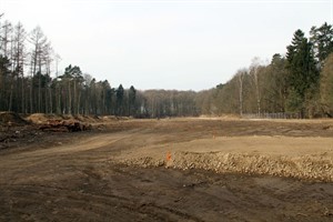 Der ehemalige Lagerplatz ist zum Bau vorbereitet Der ehemalige Lagerplatz ist zum Bau vorbereitet