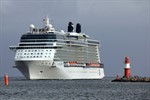 Celebrity Eclipse im Warnemünder Seekanal